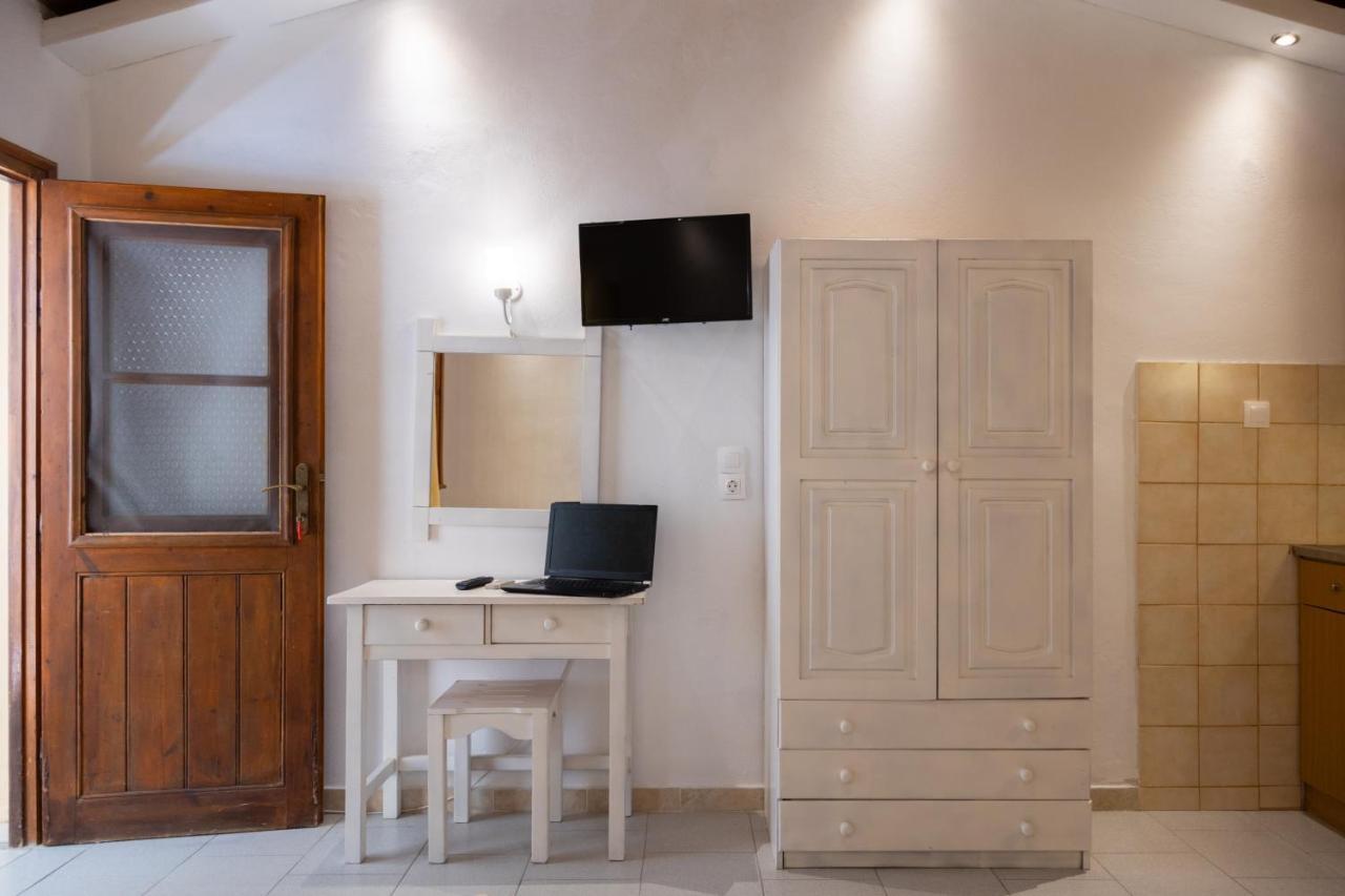 Wilde Rose Hotel Dassia  Esterno foto