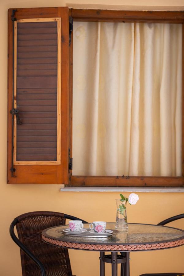 Wilde Rose Hotel Dassia  Esterno foto